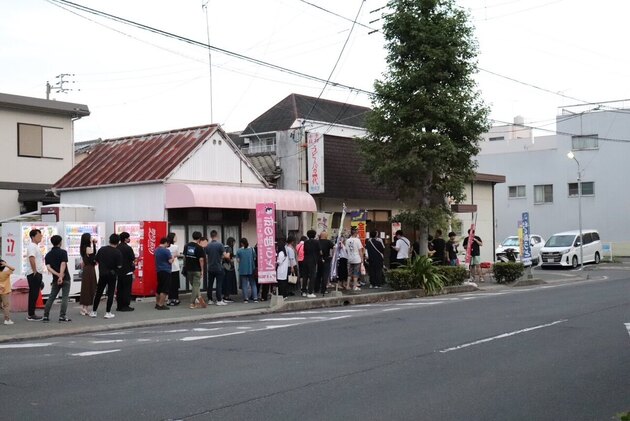 早朝5時台から大大大行列〜！【香川の超人気うどん店】「ケンミンショーにも登場」「県外からタクシーで訪れる人も」食べてびっくり…あの味！