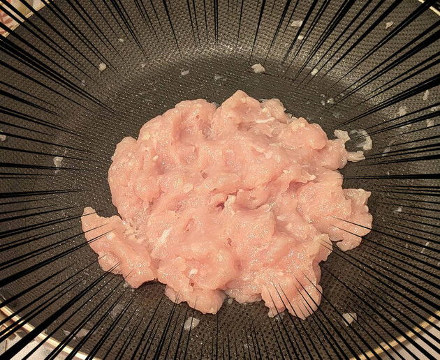 【お願い！鶏ひき肉買ったら“あの液体”かけてー！】元寮母さんテクに「家族に大大大好評！！」