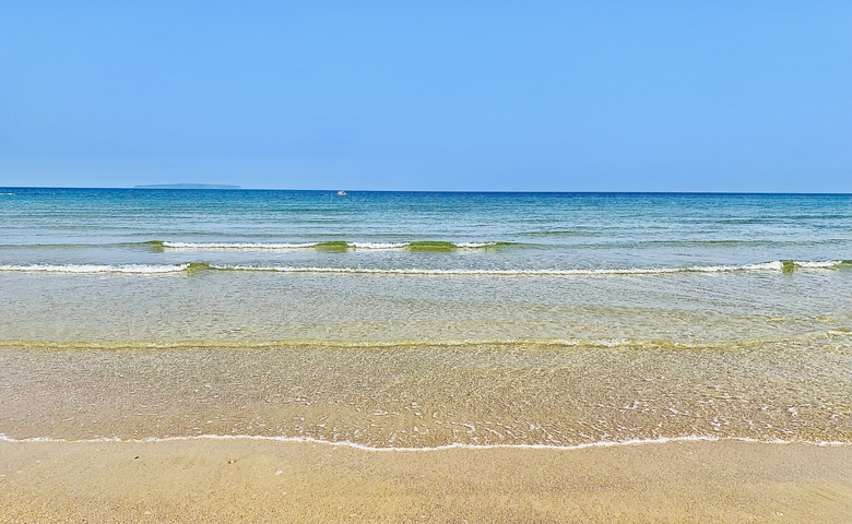 「助けて!」必死に泳いでも前に進まない…妻と私を襲った海での恐怖の一部始終【体験談】