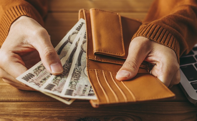 「スマホ代が払えない」彼の生活を心配してお金を貸し続けていたけれど…。私が渡したお金の行方は