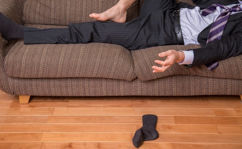 「何様なの！？」散らかし放題の彼、注意すると逆ギレ…違和感が募った結果【体験談】