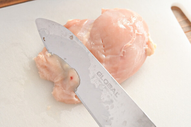 【やっすい鶏むね肉】→“バンバン”たたいて極上！？わが家で大人気！「アレンジ無限」「いつもと全然違う！」かかえて食べたい♡レシピ爆誕