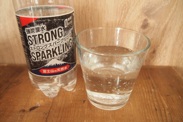 【その"炭酸水"の飲み方、危険です！】プロがデメリットを注意喚起→「水代わりにガブガブ飲んでた」「やらかすとこだった」