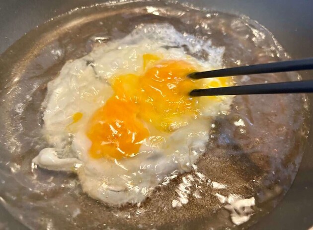 袋麺に入れる【卵】はこうしてー！？中華の巨匠・菰田シェフの“プロの裏ワザ”「え！？」「感動モノ」