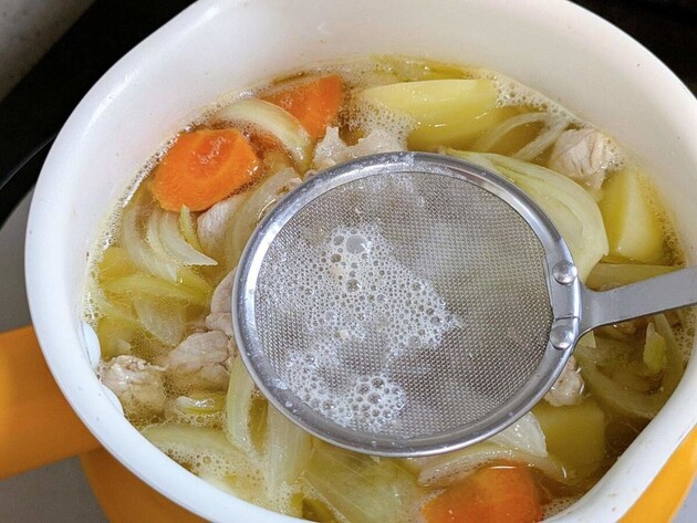 マジかーーー！【カレーの“アク”取らないと危険？(泣)】管理栄養士の回答に→【意外すぎる結末】