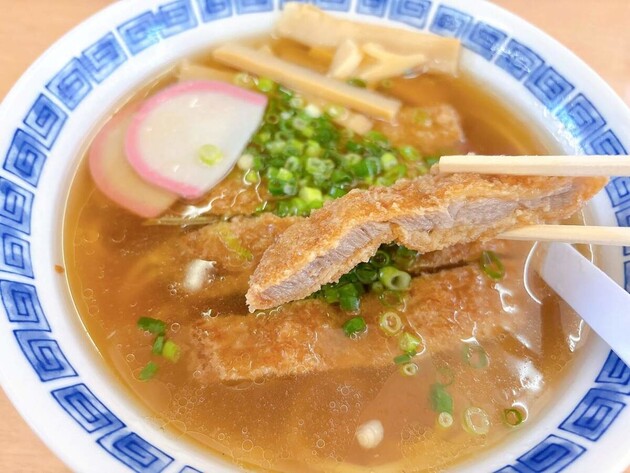 「えぇ〜！？ラーメンにアレのっけるの？」他県民がひっくり返る！【岡山の“絶品ご当地麺”】