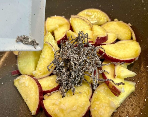 さつまいも買っても【焼き芋にしないで!?】笠原シェフ「とんでもなく旨い食べ方」が簡単!“甘じょっぱ”くて秒でなくなる(泣)