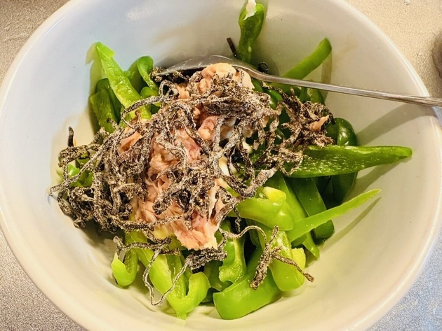 【塩昆布、ご飯じゃなくて“コレ”に混ぜてー!!】これは旨いわ…「シンプルなのにやばい」「びっくり」感動レシピ