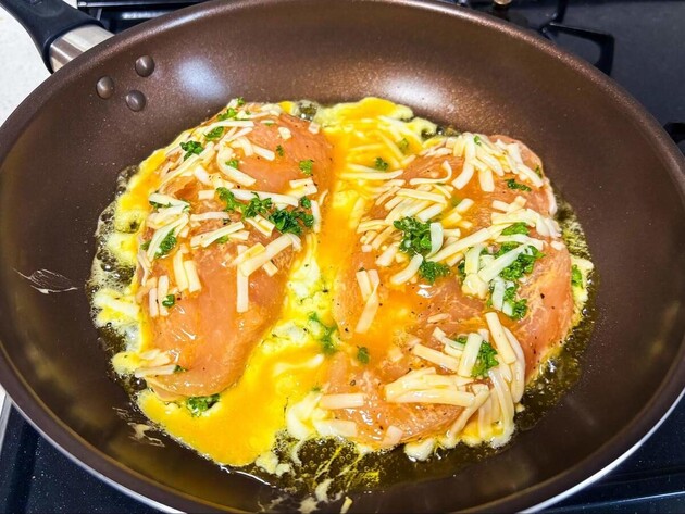 【やっすい鶏むね肉】→“あの液体”にドボ〜ンで極上!料理上手の裏ワザ「いつもと全然違う!」