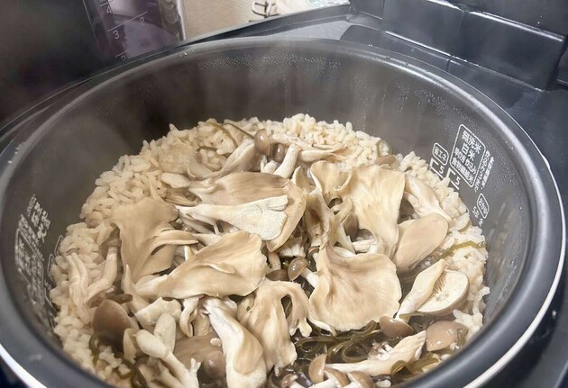 【“味付けなし”でバカ旨〜〜！】「塩こんぶ」あったら絶対作って！！世界で一番簡単？炊き込みご飯