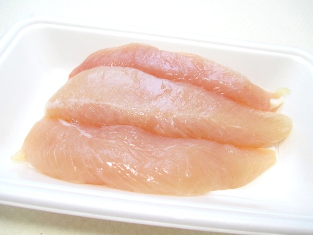 【その"ささみ"、もう絶対食べないで】「加熱しても危険なんて…」スーパー精肉担当がゾッとする警告