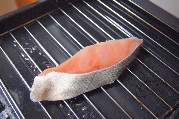 【絶対にやってはいけない"魚の切り身"の焼き方】魚のプロ「みんなついやっちゃうけど...」