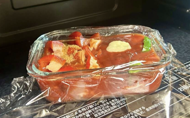 【鶏もも買っても、焼かないでーー！】生のままドボ〜ン→“8分”レンチン「煮込んだ？」感動メイン