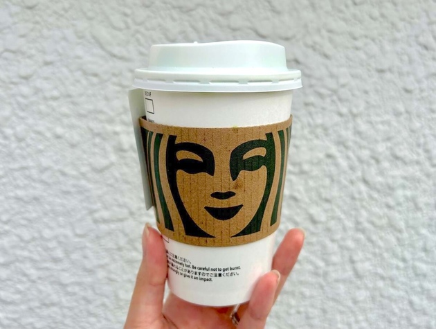 【革命的】“元スタバ店員”がこっそり教える「合計6つの無料カスタマイズを駆使」「0円レベルアップ」定番→シーズナルドリンク級の贅沢化に成功