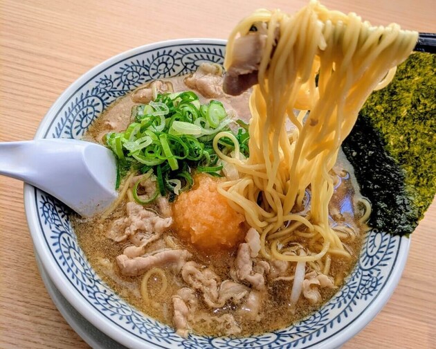 「豪勢じゃんっ！」これ食べなきゃ後悔しそう！【丸源ラーメン】看板メニューは「何度でも食べたい…」