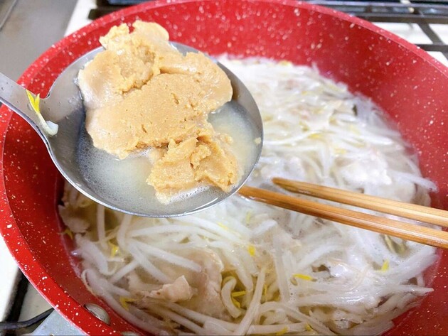 【笠原シェフは豚汁をこう作るのね！！】あまりに美味しくて「これだけでご飯が進む！」"震えるほどウマイ"食べ方→勉強になる…