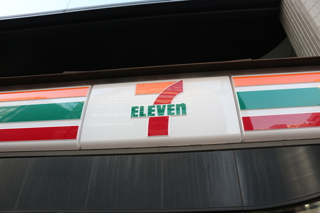 腹パンッパンどころじゃない！前代未聞の“チョモランマ級”に驚愕！！【セブン】「1食1124kcalの破壊力」「具3倍はあるぞw」ドカ盛り6品を爆食！