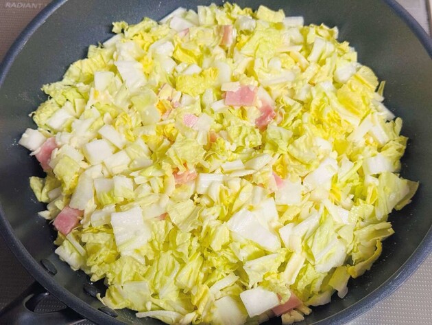 【バズった白菜の食べ方】チーズをドボンするだけ！「フライパンで焼く！」「その手があったか…！」