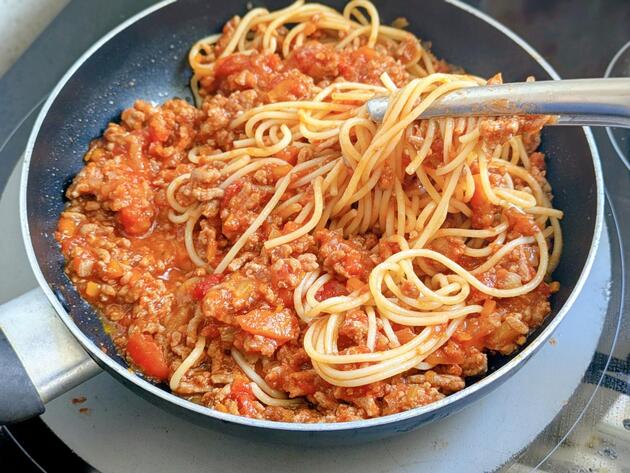 【やってたら至急やめて！ミートソースのNG食べ方】「食中毒の恐れも」管理栄養士がゾクリとする警告→「マジか(泣)」