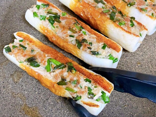 うますぎて震えた…【ちくわはこの食べ方が最高！】「切り込みに詰めるだけ」べらぼうに美味しいな！おつまみにも最高