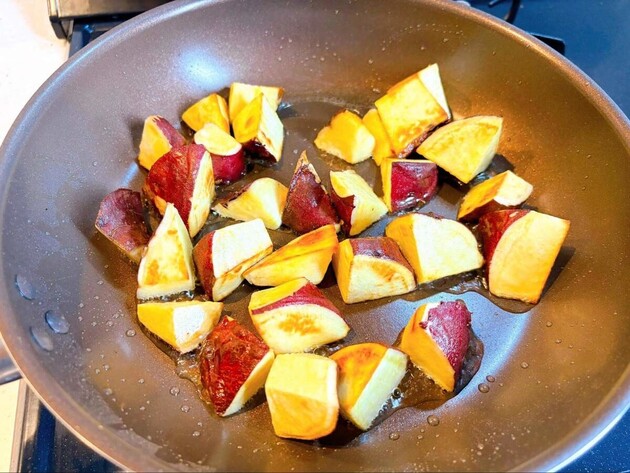 嘘でしょ！？【さつまいも＋"あの飴"→大学芋が爆誕！】味が簡単に決まる！「もっと早く教えてよ…」