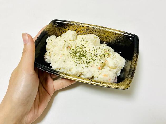 【お惣菜のポテサラ】そのまま食べるの、もったいない！「揉んで混ぜるだけ」クセになる神アレンジ