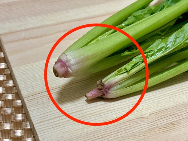 【驚愕の真実】"ココが赤い"ほうれん草、食べたらヤバい！？→現役の八百屋がズバリ回答！「え、そうなんだ…！」「知らなかった」