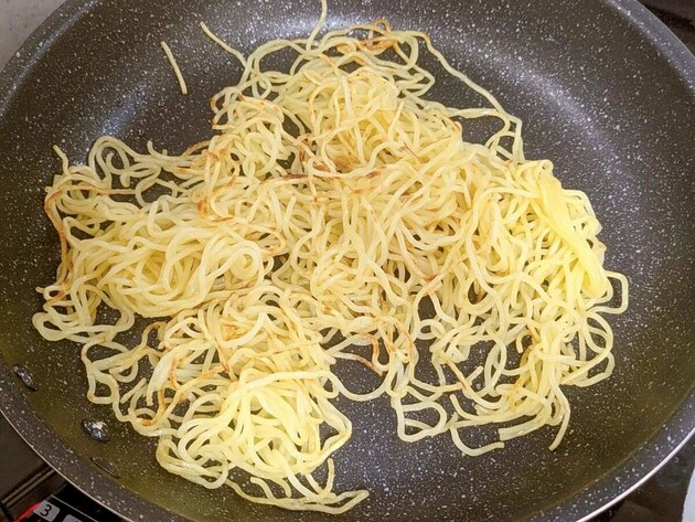 YouTube大バズ！【嘘だろ…マジで「餃子の王将」と同じ味じゃん】「焼きそばはもう一生これ！」