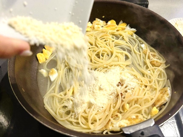 【パスタはもう、時間通り茹でません！？】海外で話題「貧乏人のパスタ」が衝撃的なのにウマい！！