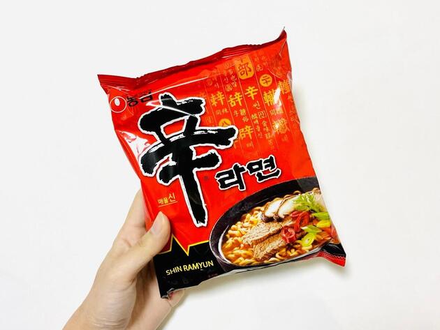 うんっま〜〜〜い！！【辛ラーメン】に缶詰まるごとドボン！「1滴残らずスープまで飲み干した！」濃厚アレンジ