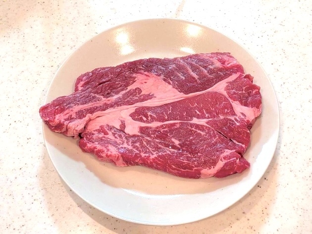 【和田明日香さん】は“ステーキ肉”をこう食べる！“あの粉”が大活躍!!「最高」「家族にも大好評」美味しくて「別の肉でも作った」