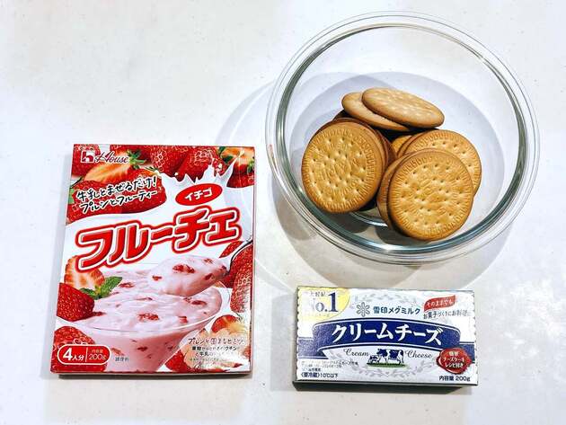 【フルーチェ、牛乳で作らないで！？】コレ全部混ぜるだけで「まさかのケーキ」爆誕！「感動」「材料これだけ」“話題のレシピ”に挑戦