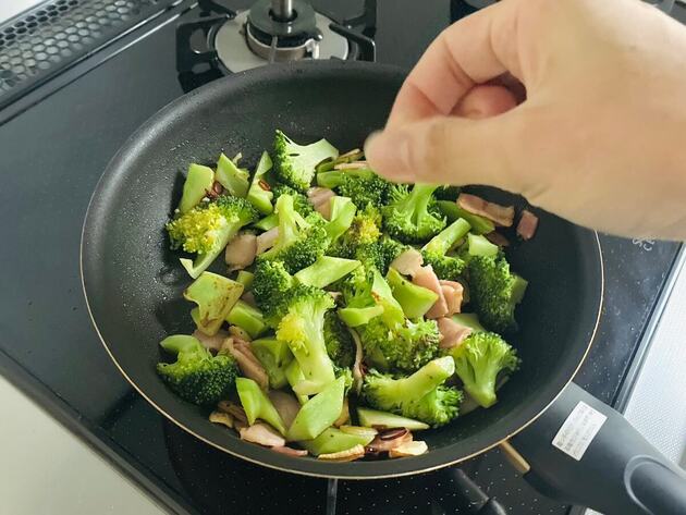 うっめぇぇ〜！！【もう、ブロッコリー"茹でる"のやめた！】シンプルなのに箸が止まらん最強レシピ！