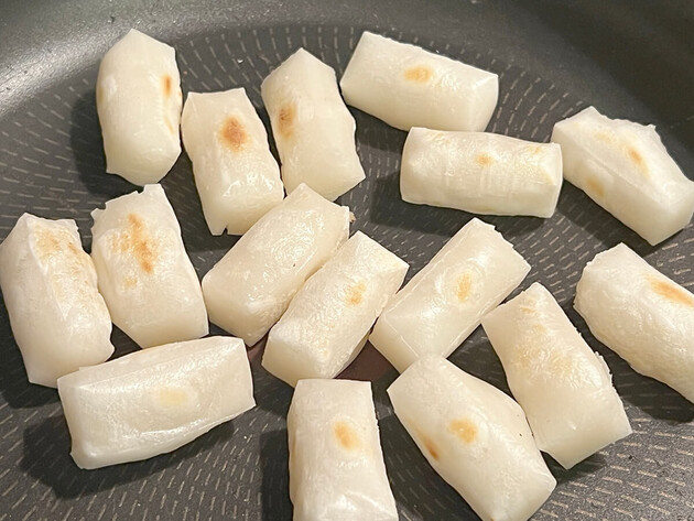 【みんなー！切り餅に醤油かけないでー！】笠原シェフ「なるほど、これ最高」「小腹が空いた時に」バリ美味い食べ方