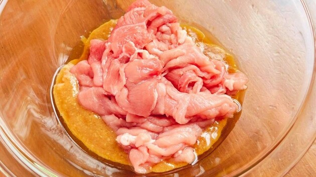 【やっすい豚こま肉→先に“あの液体”にドボ〜ンしてー！】Xで17万回表示「昨日作った」「おいしかった〜」作った人続出！レンジ完結で神…