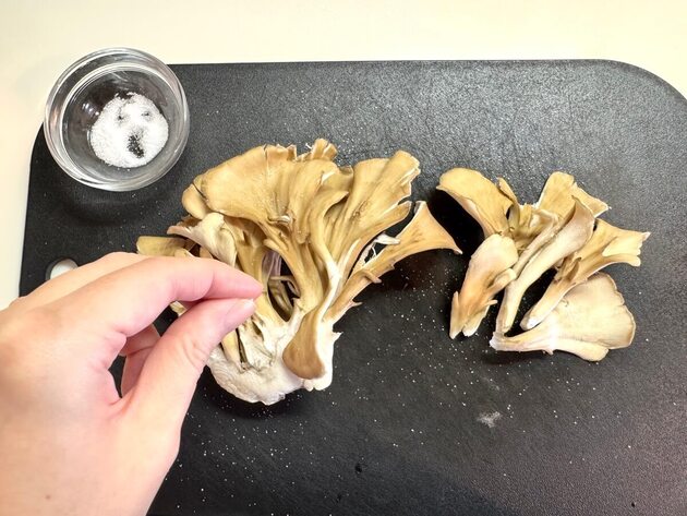 コレのために【舞茸】買ってきてー！“八百屋のシェフ”が教える「ばか旨い」食べ方「おいしすぎる！」「カリッカリ」一口食べて感激…