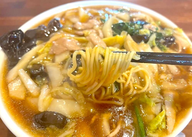 とんっっでもない"アツさ"におったまげる！【神奈川ご当地麺】オモウマイ店紹介で「平日も行列必須」