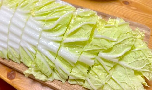 「白菜1/4玉」が秒で消える！？【農家のおかん直伝】「箸が止まらん」ガチうまメイン！“鍋ばっか”にするのもったいない「ご飯でもパンでも◎」