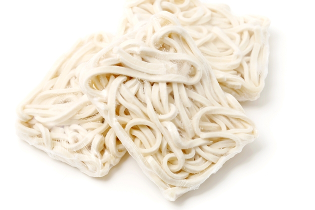 海外で大バズ！【冷凍うどんの新しい食べ方】に家族も仰天！「もうめんつゆには戻れない…」「濃厚クリーミーでハマる〜！」