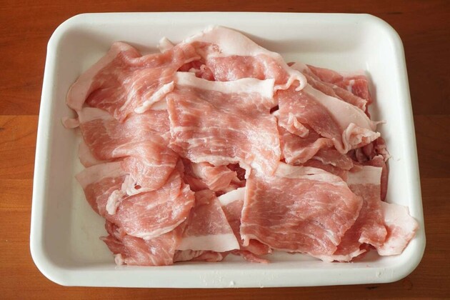 【笠原シェフ天才です！】“薄切り豚バラ肉”のバカ旨い食べ方がヤバっ！バナナマン設楽さんもびっくり