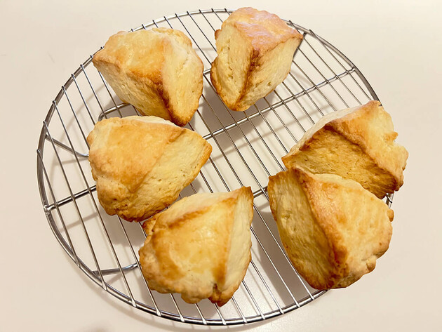 【バター不要で旨すぎるんだが】"元・人気カフェ店員"伝授「予想以上の仕上がり」「サクッホロッ」