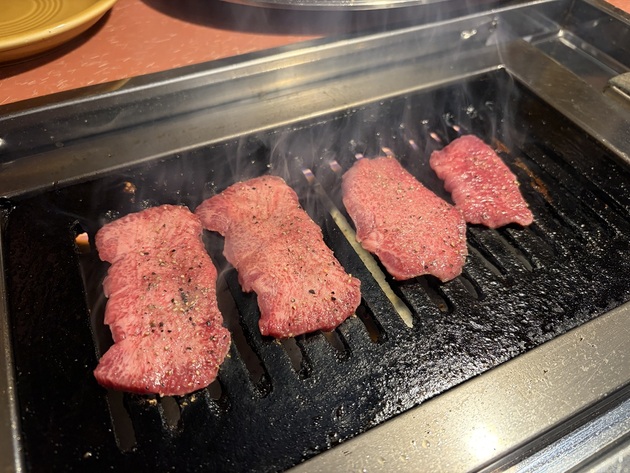 「うぉ〜焼肉じゃぁ～！ハンバーガーもある」これ食べなきゃ後悔するよ【道の駅おながわ】実食レポ
