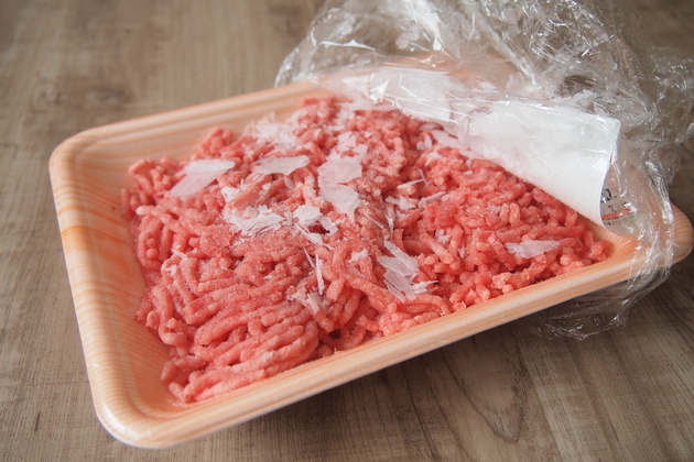 【冷凍したお肉で"それ"絶対やらないで！】厚生労働省もNGという理由に「やってしまってました…」