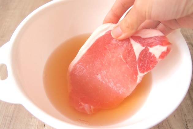 【お肉そのまま焼くのちょっと待ってーー！！】超やわらかくジューシーに！知らないと損する裏技！