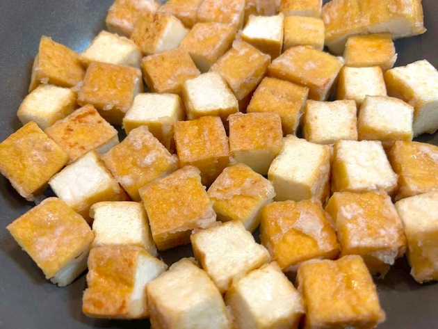 【嘘だろ…これ"銀だこ"の味じゃん！？】ギャル曽根さん“厚揚げ”の食べ方が話題！「脳がバグる笑」