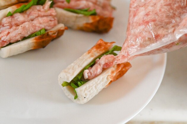 これ反則でしょ…【ちくわはこの食べ方が最高！】「切り込みに詰めるだけ」ボリュームがすんごいいい