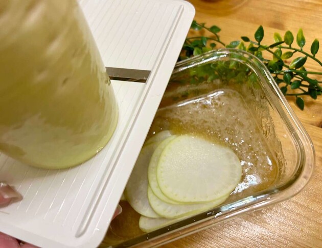 でっかい【大根1/2本】が即消えた！！農家の嫁が教える「あの粉入れてドボ〜ン」禁断の食べ方「もっと作れば良かった(泣)」“ポリポリ”常備菜