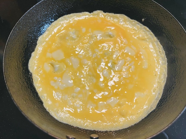 【卵2個と春雨】が激ウマご馳走に！？"笑えるくらいの量"だけど→一瞬で消えた！「たまらん」「最高」これ嫌いな人いる？