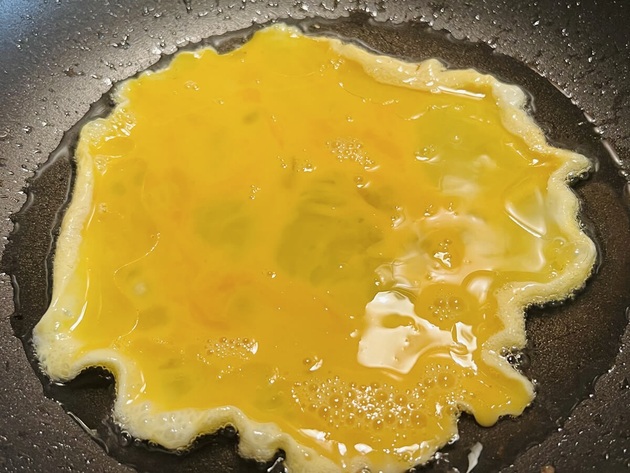 卵2個と白飯があったら【笠原シェフはこれを作る！】「見てるだけでお腹空く」シンプルなのに予想超えの“懐かし焼き飯”