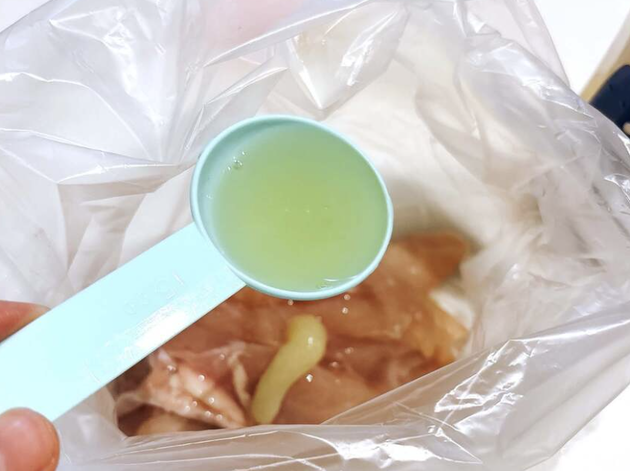 【鶏むね肉、そのまま焼くのちょっと待ってーー！！】和田明日香さんのワザに「最高です！」「しっっっとり！」次からは“この焼き方”一択